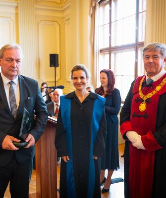 Tamás Freund, has received the Csengery Memorial Medal